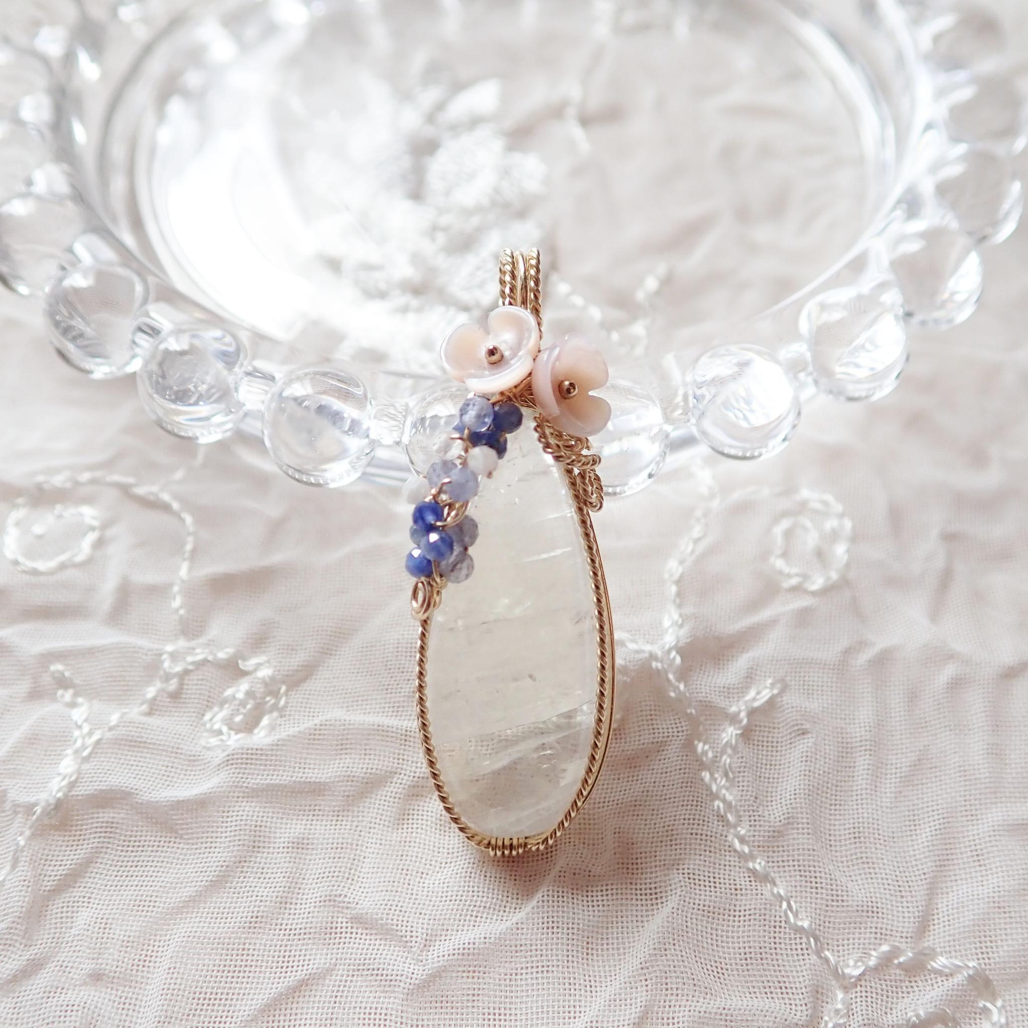 ホワイトラブラドライトのペンダントトップ