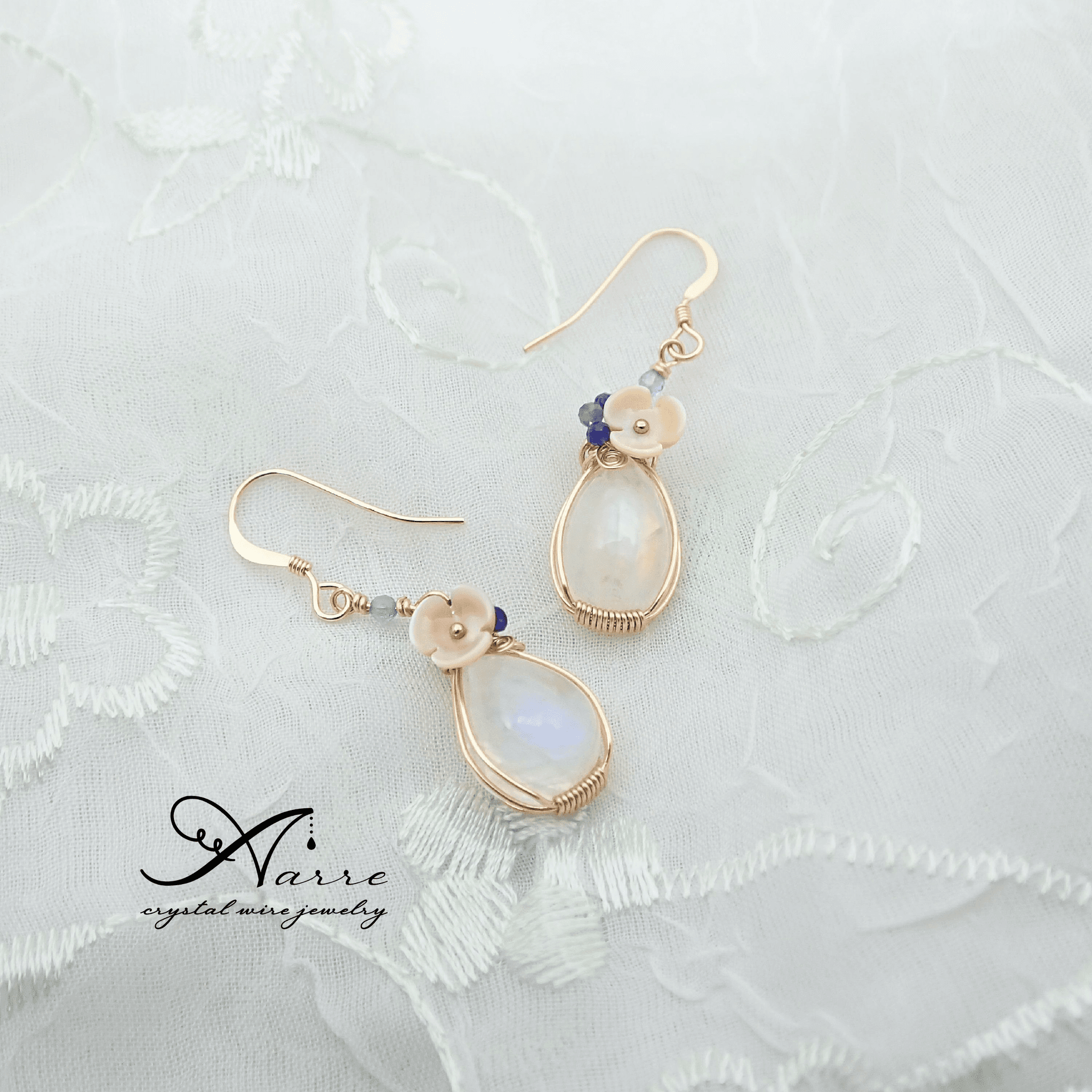 ホワイトラブラドライトのピアス